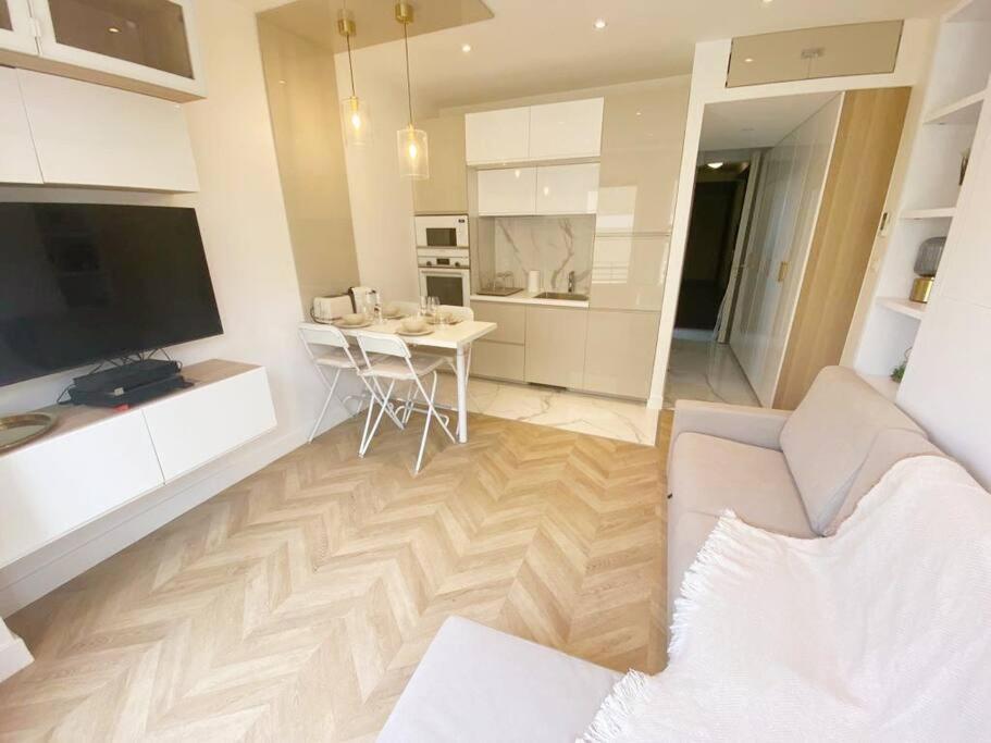 Appartement 2P Idealement Place Juan Les Pins מראה חיצוני תמונה